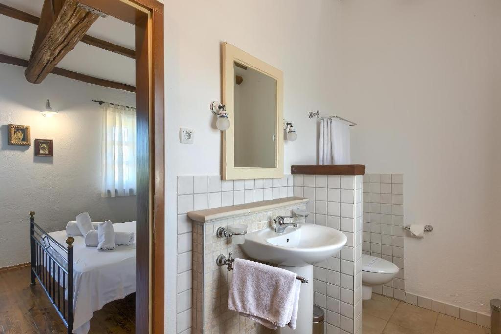 Villa Olivetta - Istrische Villa mit Meerblick nahe Porec Barat  Exterior foto